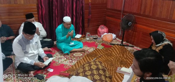 Saat Bupati HM Wardan melayat di rumah duka