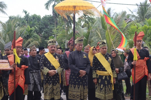 Bupati HM Wardan ikuti proses penabalan 