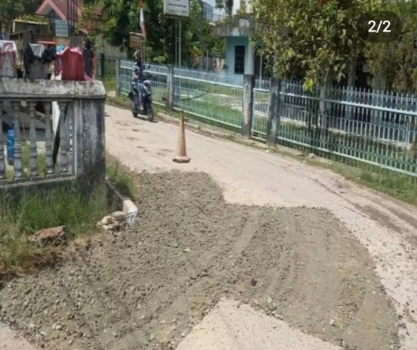 Dinas PUPR Pekanbaru memperbaiki Jalan Amal Mulia. Foto: Istimewa. 
