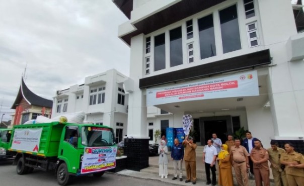 Peluncuran program nabuang sarok