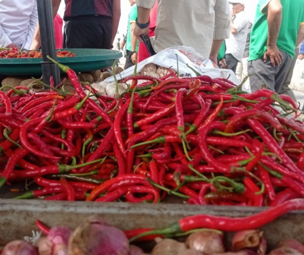 Cabai merah melonjak dua kali lipat lebih di Pekanbaru sekitar dua bulan lalu. Foto: Surya/Riau1.