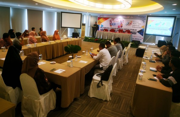 Pembukaan Pelatihan Literasi Publik yang digelar AMSI Riau 