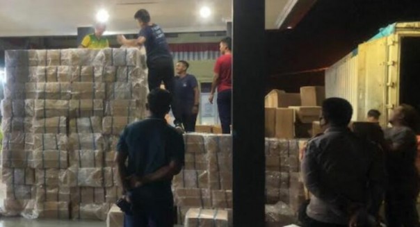 Ratusan dus rokok ilegal yang diamankan Polres Dharmasraya (Foto/Polres Dharmasraya)