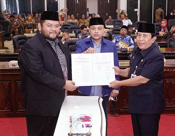 Bupati Sukiman saat penyampaian RAPBDP ke DPRD Kabupaten Rohul