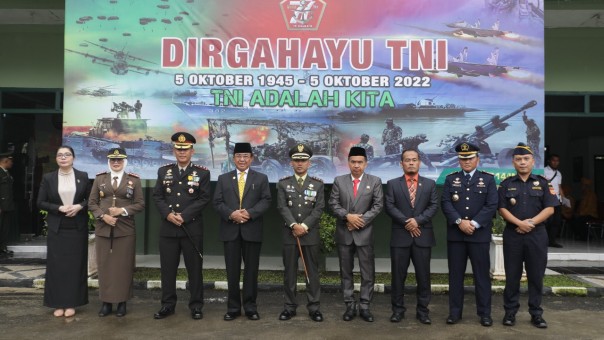 Bupati Inhil HM Wardan bersama Forkopimda saat peringatan HUT TNI 