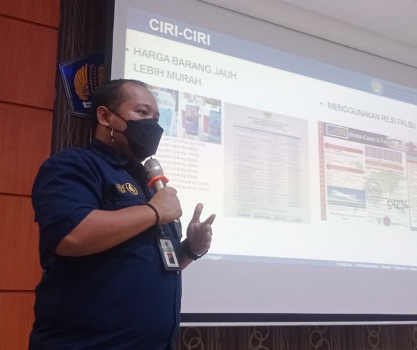 Kasi Bimbingan Kepatuhan dan Humas Kanwil DJBC Riau Jalu Restu Wisuda dalam kegiatan Media Gathering, Kamis (6/10/2022). Foto: Surya/Riau1.