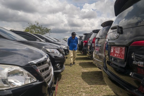 Kendaraan Dinas Pemprov Riau