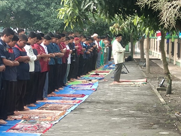 Salat dhuha berjamaah SMK Muhammadiyah 3 Pekanbaru