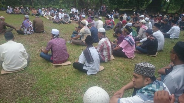 Ziarah kubur di Bodi, Kelurahan Pulau, Bangkinang Seberang, Kabupaten Kampar. 