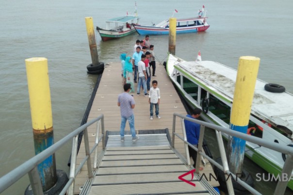Ini Pelabuhan Gandoriah Pariaman tempat wisatawan naik kapal ke Pulau Angso Duo. 