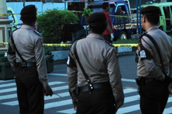 Aparat Kepolisian masih berjaga-jaga di depan Mapolres Indramayu. 