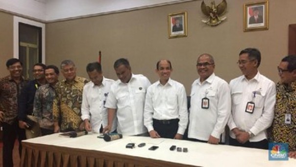 Wakil Menteri ESDM Arcandra Tahar dan jajaran saat mengumumkan pengelolaan Blok Rokan diserahkan ke PT Pertamina.